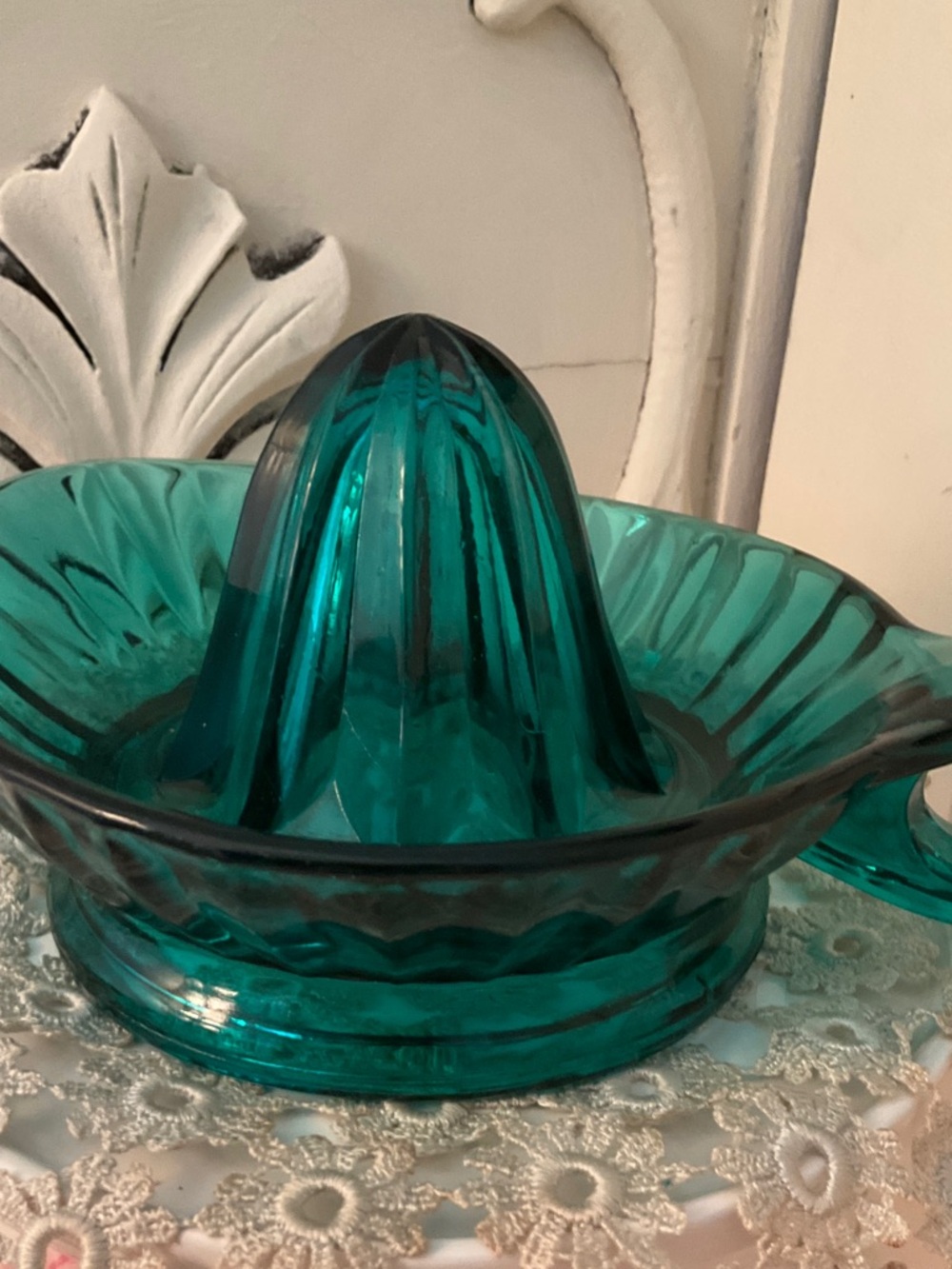 Teal Glass Citrus Juicer - Depression Glass Reemer - Picture 5 of 9